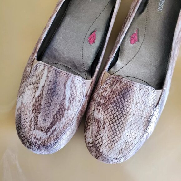 Ros Hommerson Regan Slip On Snake Print Round Toe Leather Dressy Loafers Sz 9.5 - Picture 3 of 10
